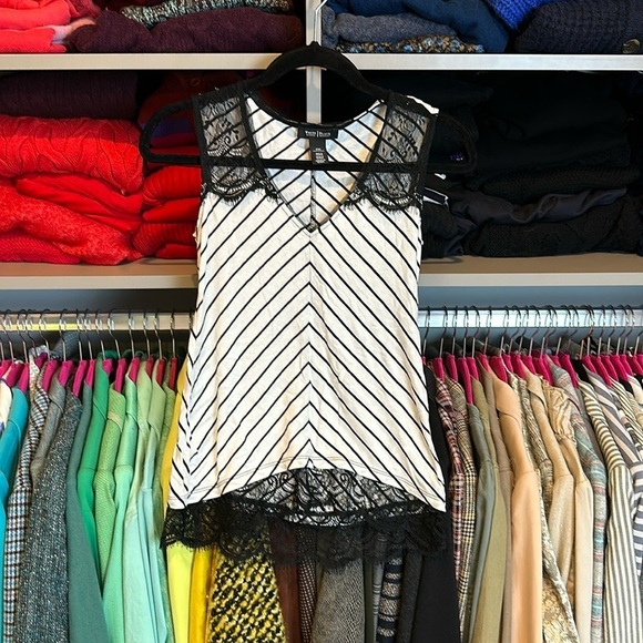 White House Black Market Tops - WHBM ivory with lace detail along the sides sleeveless top size XS